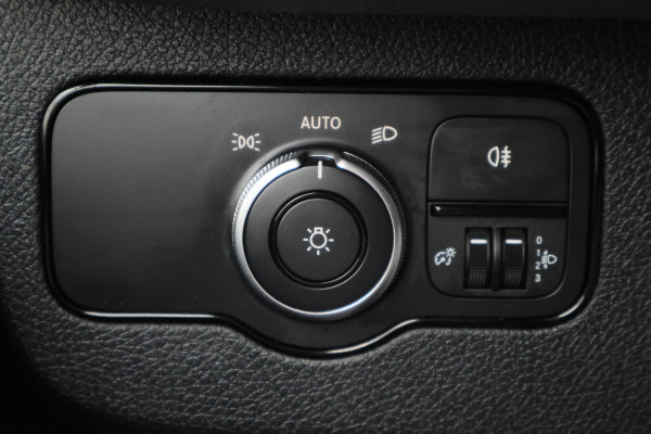 Mercedes-Benz Sprinter 317 CDI Automaat L2H1 3-Zits, Elek. laadklep, Stoelverwarming, Camera, Cruise, Apple Carplay, 18''