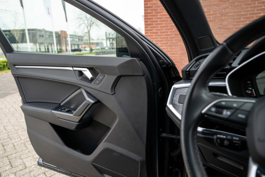 Audi Q3 45 TFSI e S-Line 245pk ACC Pano Matrix Camera