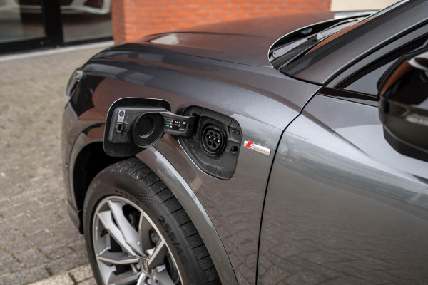 Audi Q3 45 TFSI e S-Line 245pk ACC Pano Matrix Camera