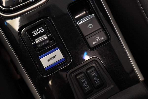 Mitsubishi Outlander 2.4 PHEV Intense+ Trekhaak 360 Camera Kantel dak