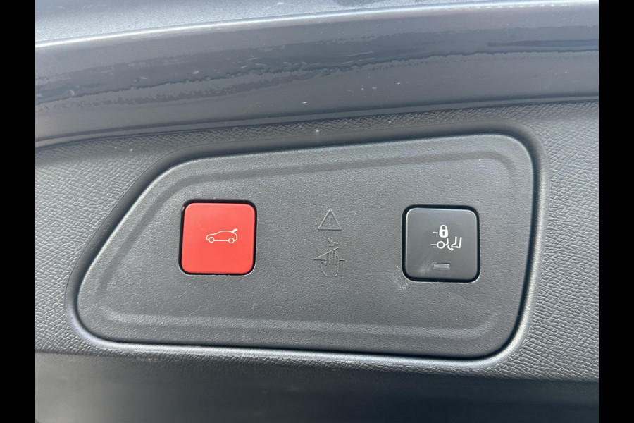 Peugeot 3008 1.6 HYbrid 225 GT Pack Business PANO | BLACK PACK | CAMERA | CRUISE CONTROL ADAPTIEF DODE HOEK SENSOR | ELEK. ACHTERKLEP | STOELVERWARMING| FOCAL AUDIO|