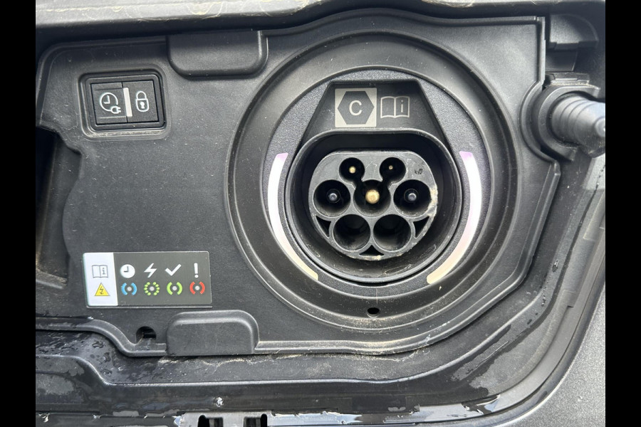 Peugeot 3008 1.6 HYbrid 225 GT Pack Business PANO | BLACK PACK | CAMERA | CRUISE CONTROL ADAPTIEF DODE HOEK SENSOR | ELEK. ACHTERKLEP | STOELVERWARMING| FOCAL AUDIO|