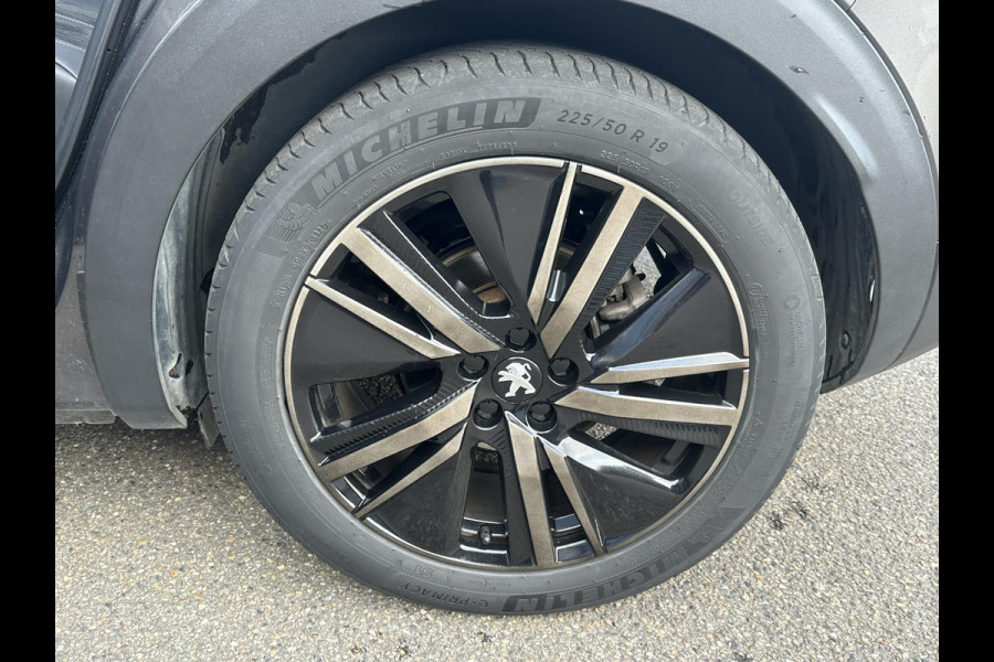 Peugeot 3008 1.6 HYbrid 225 GT Pack Business PANO | BLACK PACK | CAMERA | CRUISE CONTROL ADAPTIEF DODE HOEK SENSOR | ELEK. ACHTERKLEP | STOELVERWARMING| FOCAL AUDIO|