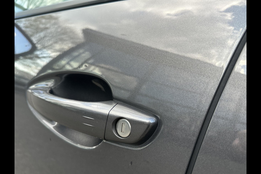 Peugeot 3008 1.6 HYbrid 225 GT Pack Business PANO | BLACK PACK | CAMERA | CRUISE CONTROL ADAPTIEF DODE HOEK SENSOR | ELEK. ACHTERKLEP | STOELVERWARMING| FOCAL AUDIO|