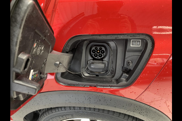 Peugeot e-2008 EV Allure Pack 50 kWh Navigatie, lichtmetalen velgen, automaat.