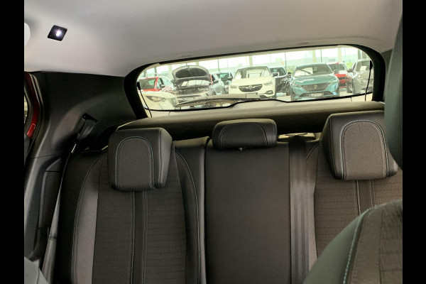 Peugeot e-2008 EV Allure Pack 50 kWh Navigatie, lichtmetalen velgen, automaat.