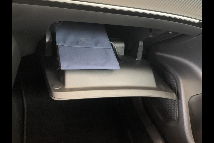 Peugeot e-2008 EV Allure Pack 50 kWh Navigatie, lichtmetalen velgen, automaat.