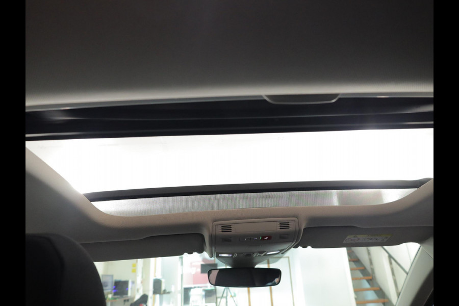 Volkswagen Taigo 1.5 TSI Style 150 pk Automaat (DSG) | Navigatie via App | Panoramadak | Parkeersensoren (Park assist) | Achteruitrijcamera | Adaptieve cruise control |