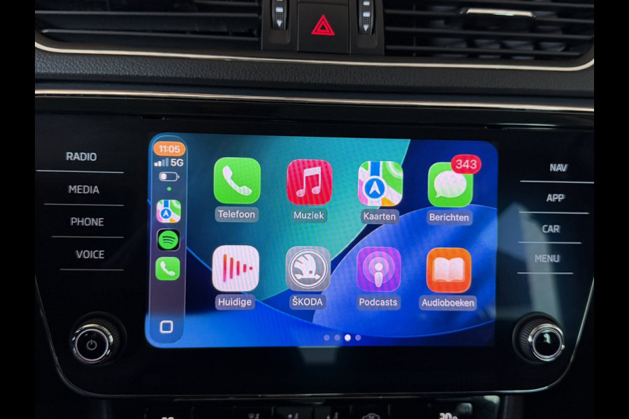 Škoda Superb Combi 1.5 TSI ACT Automaat Pdc V+A Navigatie Clima Carplay Digital dash Trekhaak Cruise