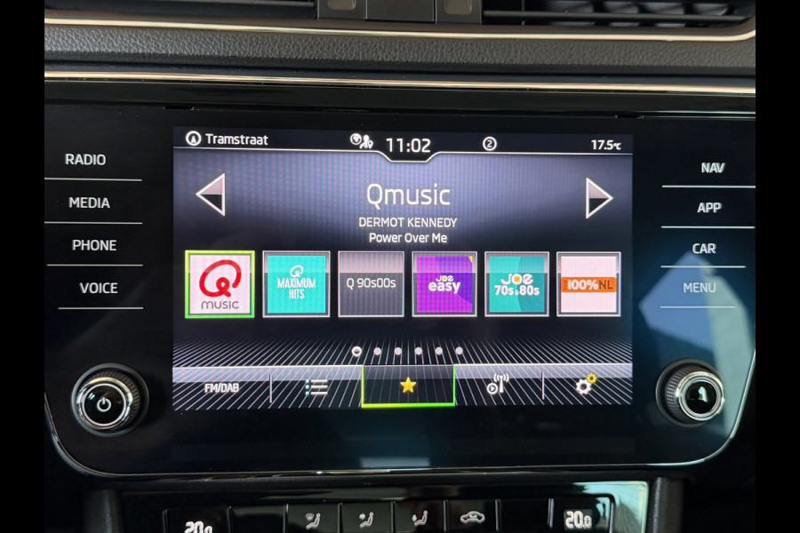Škoda Superb Combi 1.5 TSI ACT Automaat Pdc V+A Navigatie Clima Carplay Digital dash Trekhaak Cruise