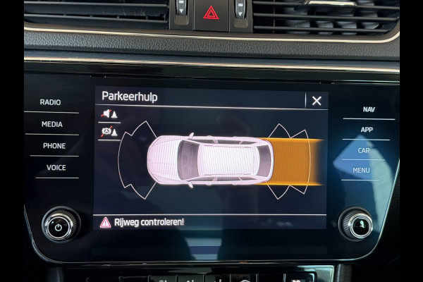 Škoda Superb Combi 1.5 TSI ACT Automaat Pdc V+A Navigatie Clima Carplay Digital dash Trekhaak Cruise