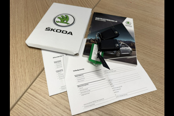 Škoda Superb Combi 1.5 TSI ACT Automaat Pdc V+A Navigatie Clima Carplay Digital dash Trekhaak Cruise
