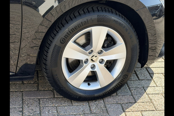 Škoda Superb Combi 1.5 TSI ACT Automaat Pdc V+A Navigatie Clima Carplay Digital dash Trekhaak Cruise