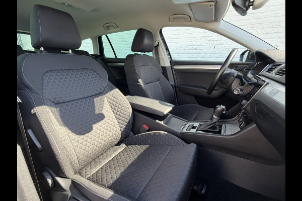 Škoda Superb Combi 1.5 TSI ACT Automaat Pdc V+A Navigatie Clima Carplay Digital dash Trekhaak Cruise