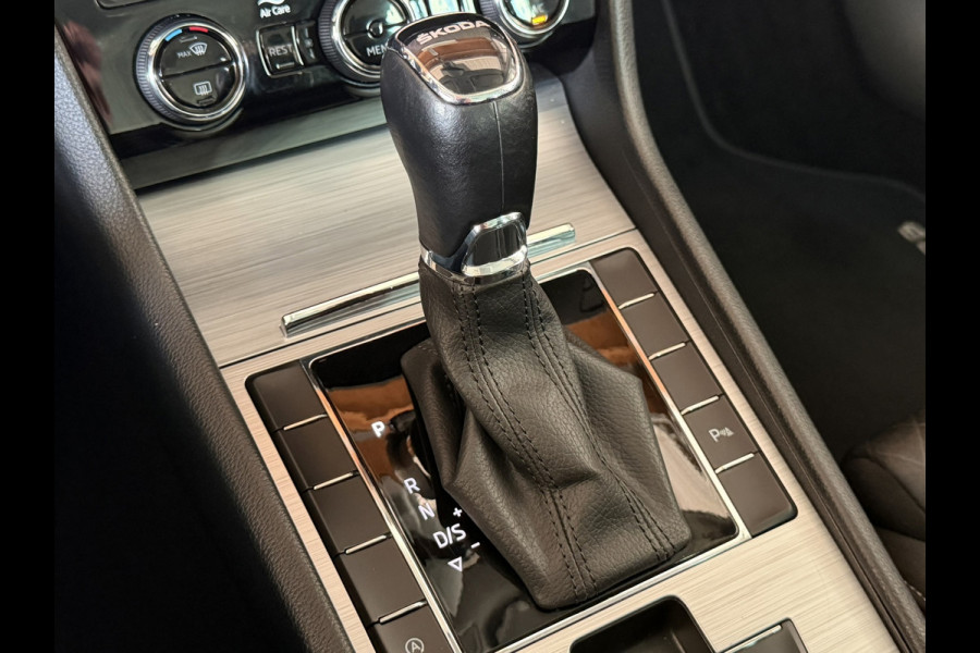 Škoda Superb Combi 1.5 TSI ACT Automaat Pdc V+A Navigatie Clima Carplay Digital dash Trekhaak Cruise