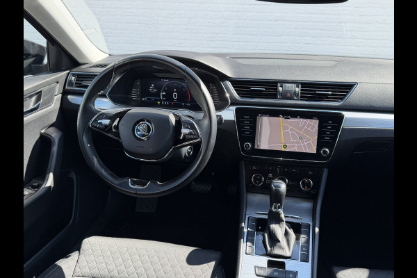 Škoda Superb Combi 1.5 TSI ACT Automaat Pdc V+A Navigatie Clima Carplay Digital dash Trekhaak Cruise