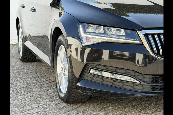Škoda Superb Combi 1.5 TSI ACT Automaat Pdc V+A Navigatie Clima Carplay Digital dash Trekhaak Cruise
