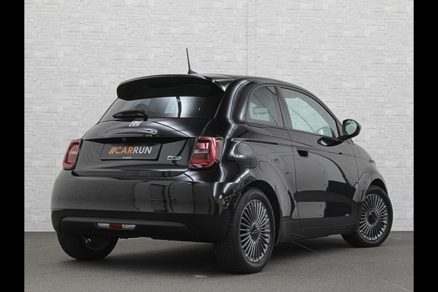 Fiat 500 e Icon 42 kWh | LED | Carplay | 93,5 SoH | Achteruitrij-Camera | Stoelverwarming | Cruise Control | DAB | PDC V+A | Dodehoek Detectie | Digitaal Display | Lane Assist | DAB Radio | Navi |