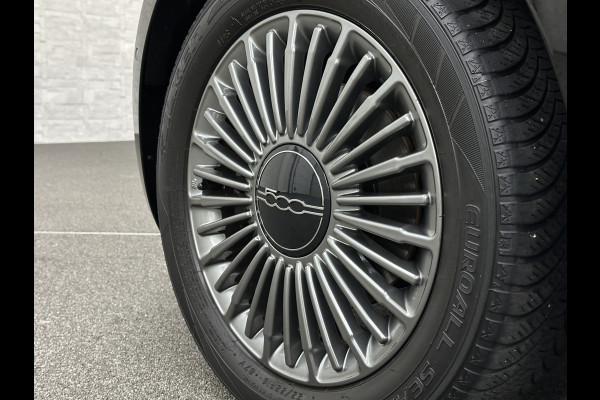 Fiat 500 e Icon 42 kWh | LED | Carplay | 93,5 SoH | Achteruitrij-Camera | Stoelverwarming | Cruise Control | DAB | PDC V+A | Dodehoek Detectie | Digitaal Display | Lane Assist | DAB Radio | Navi |