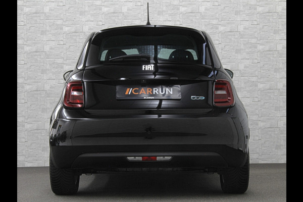 Fiat 500 e Icon 42 kWh | LED | Carplay | 93,5 SoH | Achteruitrij-Camera | Stoelverwarming | Cruise Control | DAB | PDC V+A | Dodehoek Detectie | Digitaal Display | Lane Assist | DAB Radio | Navi |