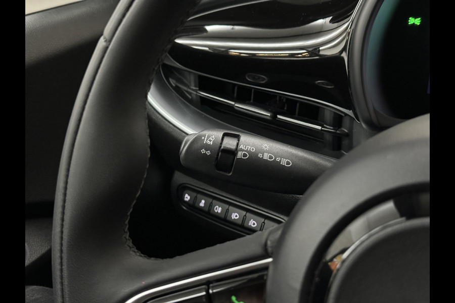 Fiat 500 e Icon 42 kWh | LED | Carplay | 93,5 SoH | Achteruitrij-Camera | Stoelverwarming | Cruise Control | DAB | PDC V+A | Dodehoek Detectie | Digitaal Display | Lane Assist | DAB Radio | Navi |