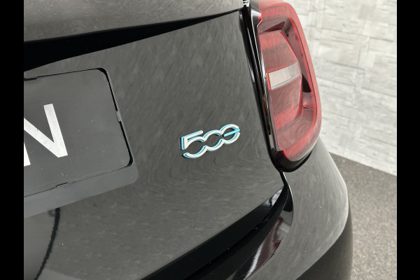 Fiat 500 e Icon 42 kWh | LED | Carplay | 93,5 SoH | Achteruitrij-Camera | Stoelverwarming | Cruise Control | DAB | PDC V+A | Dodehoek Detectie | Digitaal Display | Lane Assist | DAB Radio | Navi |