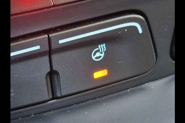 Ford C-MAX 1.0 Titanium Full Options! | Volledig dealer onderhouden | Trekhaak | Stoel stuur en voorruitverwarming | All weather banden | Parking Pack incl camera | Beide voorstoelen in hoogte verstelbaar | Bi xenon verl.