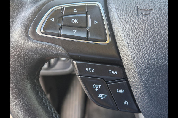 Ford C-MAX 1.0 Titanium Full Options! | Volledig dealer onderhouden | Trekhaak | Stoel stuur en voorruitverwarming | All weather banden | Parking Pack incl camera | Beide voorstoelen in hoogte verstelbaar | Bi xenon verl.