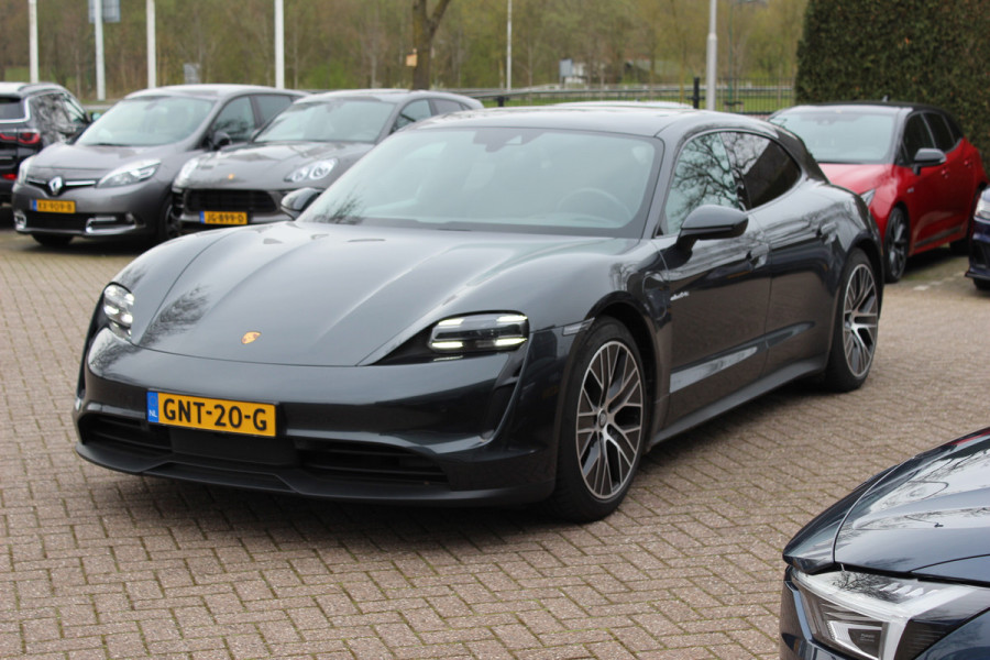 Porsche Taycan Sport Turismo 93 kWh / SoH 93,3% / Panoramadak / Camera / Bose / 20'' / Luchtvering / Leder / Warmtepomp / Dodehoek / Stoelverwarming / DAB / Cruise Control