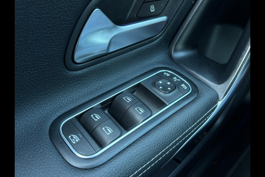 Mercedes-Benz A-Klasse 160 Business Solution Luxury | Sfeerverlichting | Mbux | Leer | Stoelverwarming