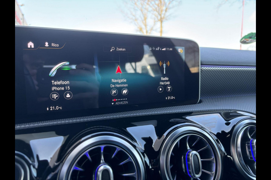 Mercedes-Benz A-Klasse 160 Business Solution Luxury | Sfeerverlichting | Mbux | Leer | Stoelverwarming