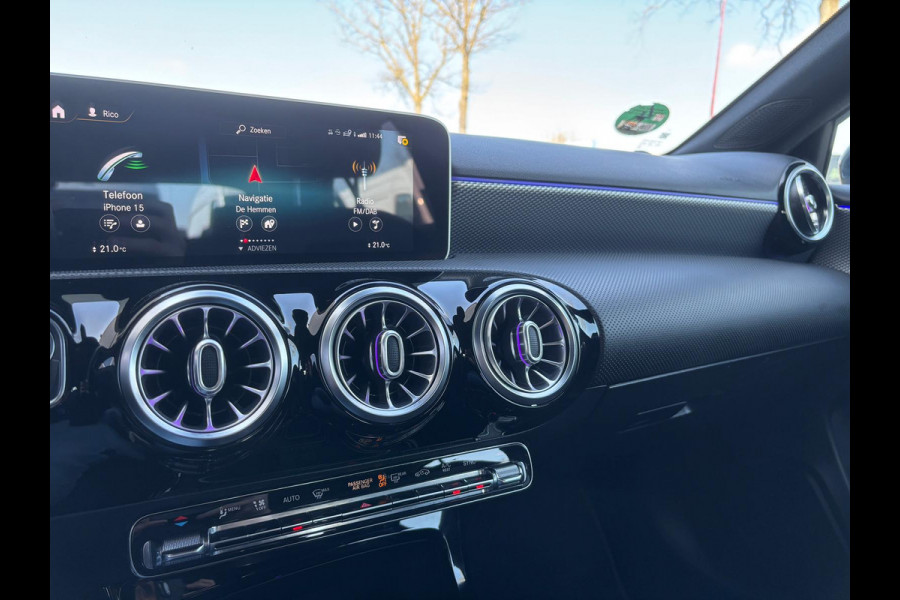Mercedes-Benz A-Klasse 160 Business Solution Luxury | Sfeerverlichting | Mbux | Leer | Stoelverwarming