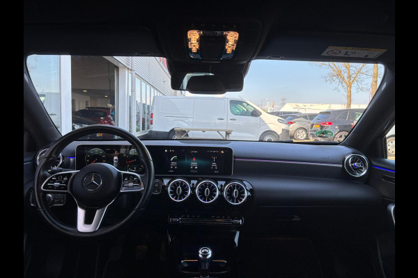 Mercedes-Benz A-Klasse 160 Business Solution Luxury | Sfeerverlichting | Mbux | Leer | Stoelverwarming