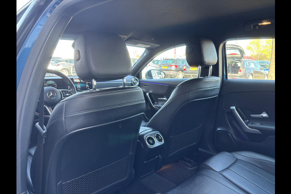 Mercedes-Benz A-Klasse 160 Business Solution Luxury | Sfeerverlichting | Mbux | Leer | Stoelverwarming
