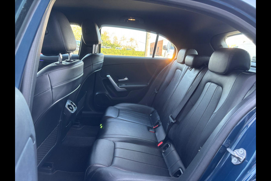 Mercedes-Benz A-Klasse 160 Business Solution Luxury | Sfeerverlichting | Mbux | Leer | Stoelverwarming