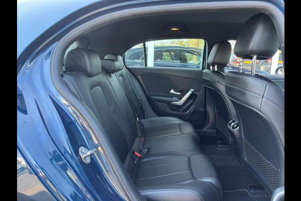 Mercedes-Benz A-Klasse 160 Business Solution Luxury | Sfeerverlichting | Mbux | Leer | Stoelverwarming