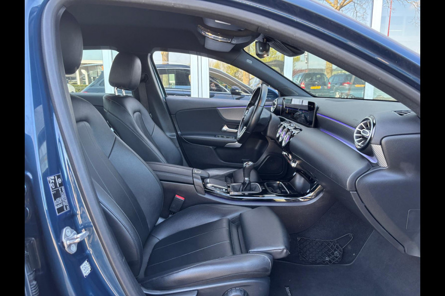 Mercedes-Benz A-Klasse 160 Business Solution Luxury | Sfeerverlichting | Mbux | Leer | Stoelverwarming
