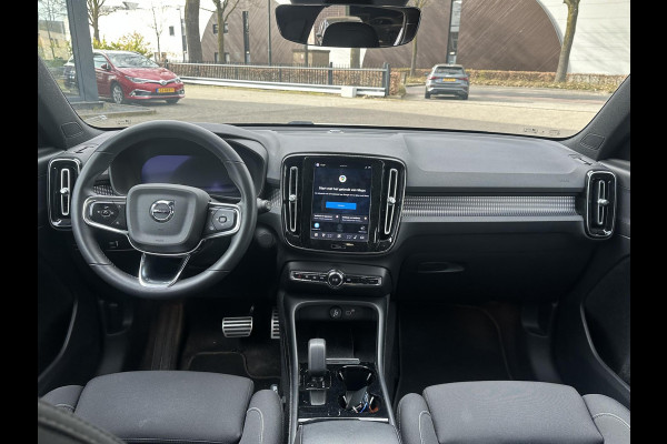 Volvo XC40 Recharge Plus SOH 93%| EERSTE EIG. ORIG. NL NAP| STOEL+ STUURVERWARMING| ELEK. TREKHAAK| ELEK. ACHTERKLEP| DODE HOEK SENSOR| DEALER ONDERHOUDEN | RIJKLAAR + 12 MND BOVAG GARANTIE |