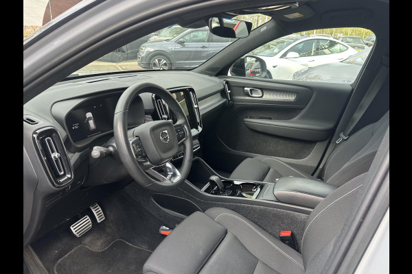 Volvo XC40 Recharge Plus SOH 93%| EERSTE EIG. ORIG. NL NAP| STOEL+ STUURVERWARMING| ELEK. TREKHAAK| ELEK. ACHTERKLEP| DODE HOEK SENSOR| DEALER ONDERHOUDEN | RIJKLAAR + 12 MND BOVAG GARANTIE |