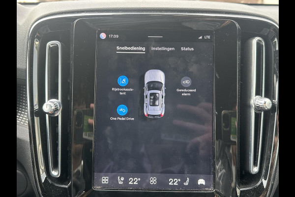 Volvo XC40 Recharge Plus SOH 93%| EERSTE EIG. ORIG. NL NAP| STOEL+ STUURVERWARMING| ELEK. TREKHAAK| ELEK. ACHTERKLEP| DODE HOEK SENSOR| DEALER ONDERHOUDEN | RIJKLAAR + 12 MND BOVAG GARANTIE |