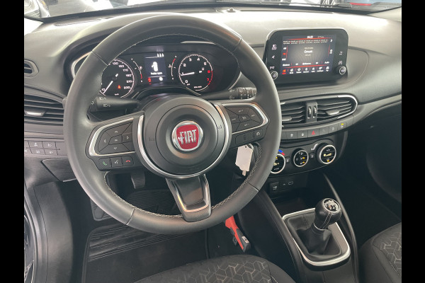 Fiat Tipo Cross 1.0 City Cross Achteruitrijcamera - Airco - Cruise control - Dakrails - Licht metalen velgen 17 inch - U-connect - Stuur multifunctioneel - Bluetooth - Elektrische ramen - Parkeersensoren - Led verlichting - Mistlampen voor - Radio - Start/stop systeem