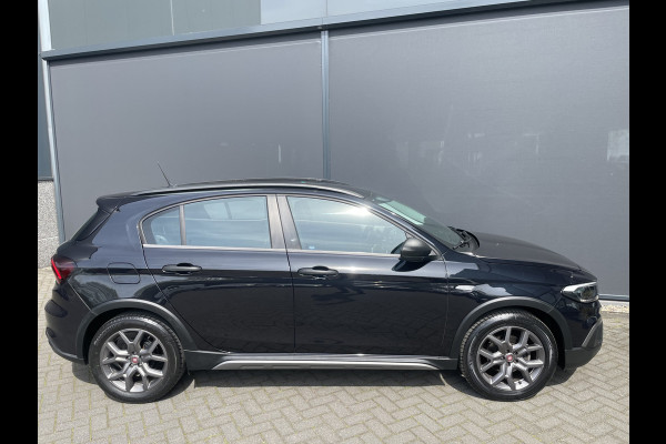 Fiat Tipo Cross 1.0 City Cross Achteruitrijcamera - Airco - Cruise control - Dakrails - Licht metalen velgen 17 inch - U-connect - Stuur multifunctioneel - Bluetooth - Elektrische ramen - Parkeersensoren - Led verlichting - Mistlampen voor - Radio - Start/stop systeem