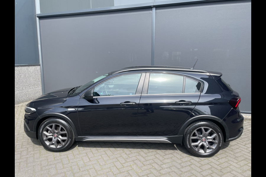Fiat Tipo Cross 1.0 City Cross Achteruitrijcamera - Airco - Cruise control - Dakrails - Licht metalen velgen 17 inch - U-connect - Stuur multifunctioneel - Bluetooth - Elektrische ramen - Parkeersensoren - Led verlichting - Mistlampen voor - Radio - Start/stop systeem