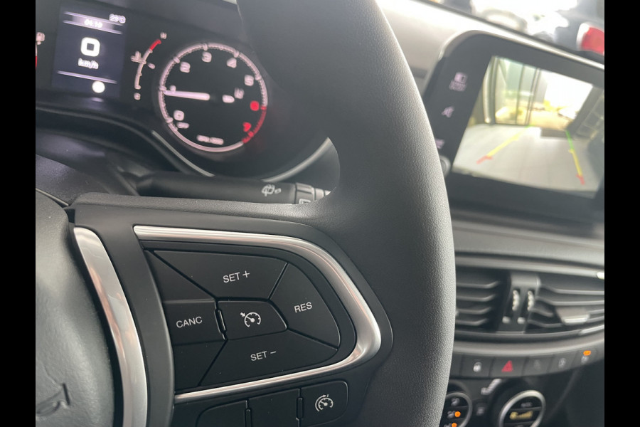 Fiat Tipo Cross 1.0 City Cross Achteruitrijcamera - Airco - Cruise control - Dakrails - Licht metalen velgen 17 inch - U-connect - Stuur multifunctioneel - Bluetooth - Elektrische ramen - Parkeersensoren - Led verlichting - Mistlampen voor - Radio - Start/stop systeem
