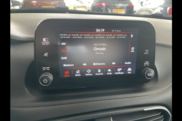 Fiat Tipo Cross 1.0 City Cross Achteruitrijcamera - Airco - Cruise control - Dakrails - Licht metalen velgen 17 inch - U-connect - Stuur multifunctioneel - Bluetooth - Elektrische ramen - Parkeersensoren - Led verlichting - Mistlampen voor - Radio - Start/stop systeem