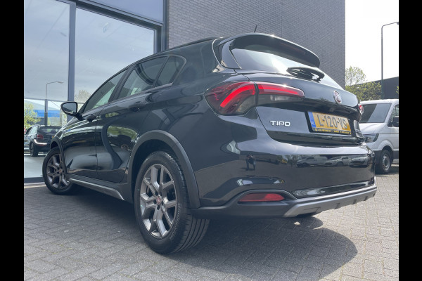 Fiat Tipo Cross 1.0 City Cross Achteruitrijcamera - Airco - Cruise control - Dakrails - Licht metalen velgen 17 inch - U-connect - Stuur multifunctioneel - Bluetooth - Elektrische ramen - Parkeersensoren - Led verlichting - Mistlampen voor - Radio - Start/stop systeem