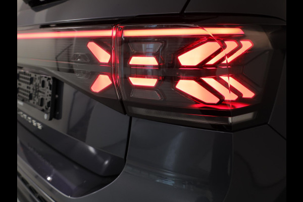 Volkswagen T-Cross 1.5 TSI R-Line 150pk DSG | Trekhaak | Navigatie | Parkeercamera | PDC