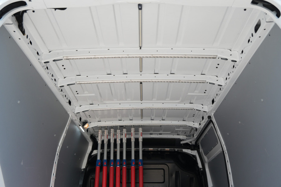 Renault Master T35 2.3 dCi 150 L3H2 Energy 150pk - Geveerde stoel - Camera - Cruise - Airco - Rijklaar