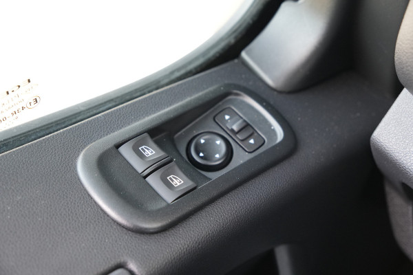 Renault Master T35 2.3 dCi 150 L3H2 Energy 150pk - Geveerde stoel - Camera - Cruise - Airco - Rijklaar