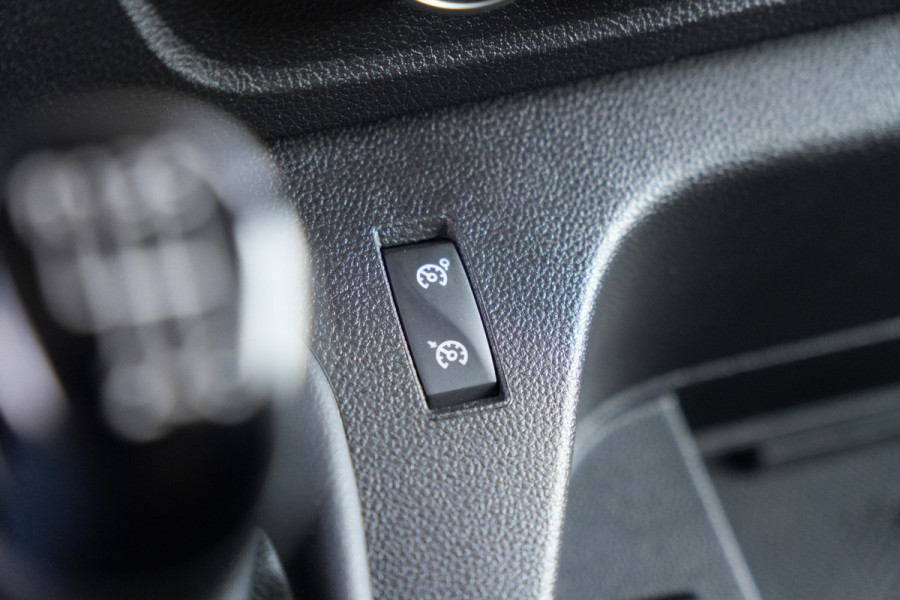 Renault Master T35 2.3 dCi 150 L3H2 Energy 150pk - Geveerde stoel - Camera - Cruise - Airco - Rijklaar